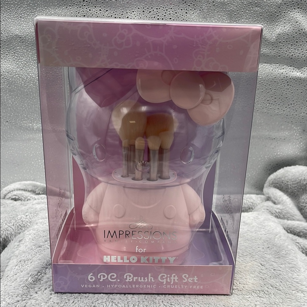 Impressions Hello Kitty Pink Brush Gift Set